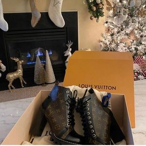 My husband got me these for Christmas. broke my ankle and now I & wear these .